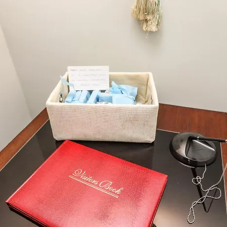 Number One The Crescent 公寓