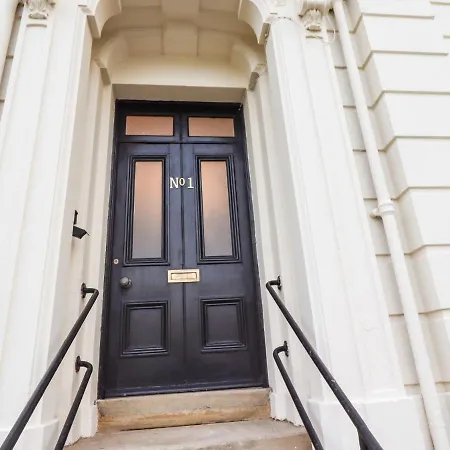 公寓 Number One The Crescent *