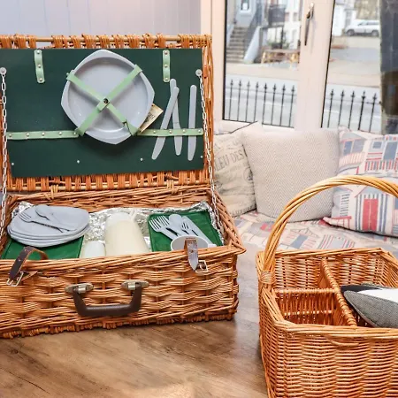 Number One The Crescent 公寓 *