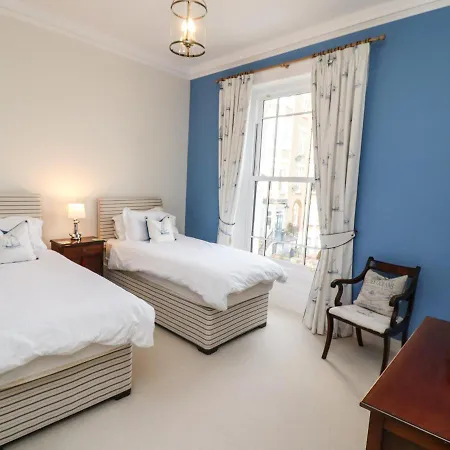 Number One The Crescent 公寓 *