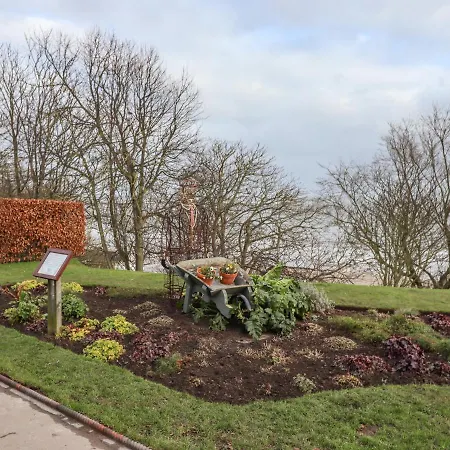 Number One The Crescent Apartment *